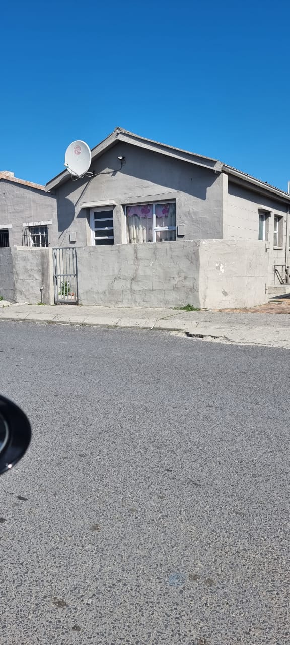 3 Bedroom Property for Sale in Lentegeur Western Cape